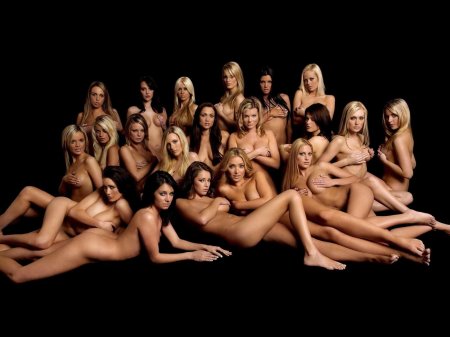 Много красивых голых женщин
