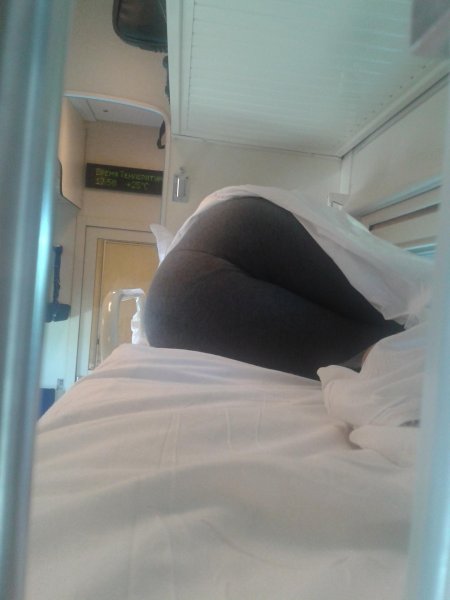 Девушка в плацкарте