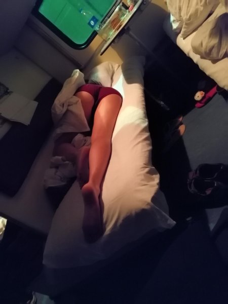 Девушка в плацкарте