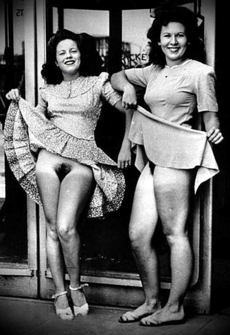 Ретро девушки без трусиков