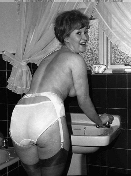 В чулках ретро