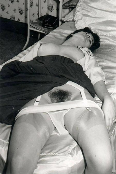 В чулках ретро