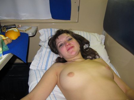 Спят девушки в поезде частное