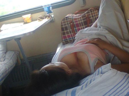 Спят девушки в поезде частное