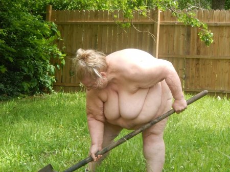 Голые толстые жены на даче