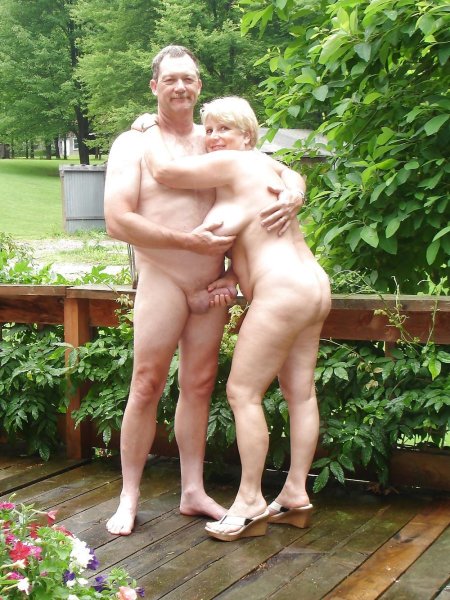 Голые семейные пары на даче