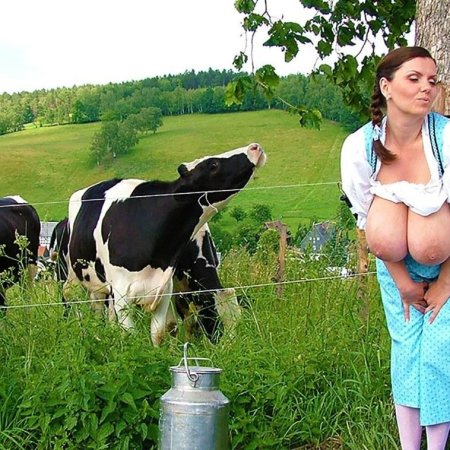 Голые доярки с большими сиськами
