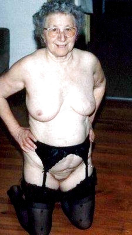 Очень старые старухи без трусов
