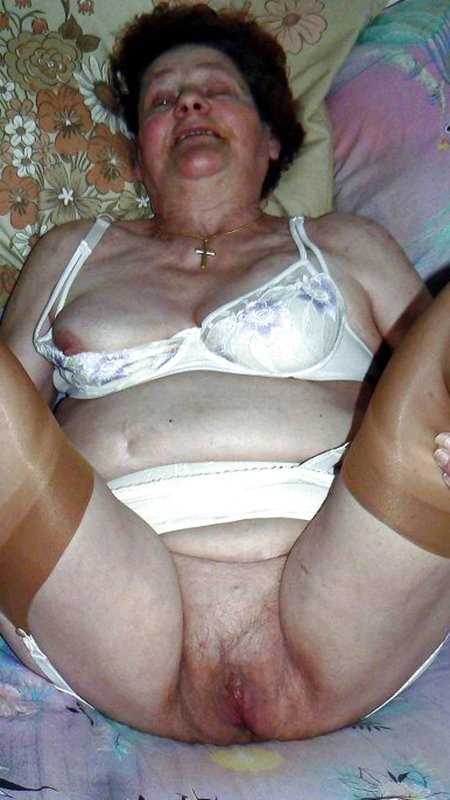 Старые бабки без трусов