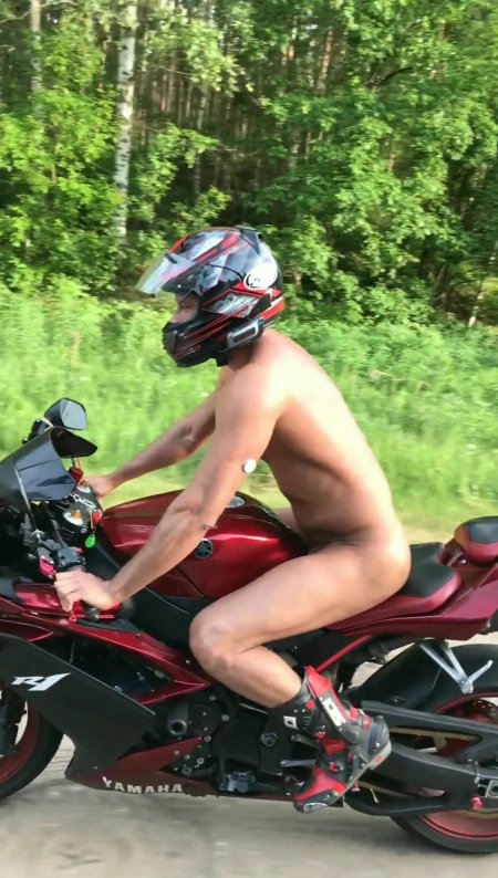 Голые парни на мотоциклах ню