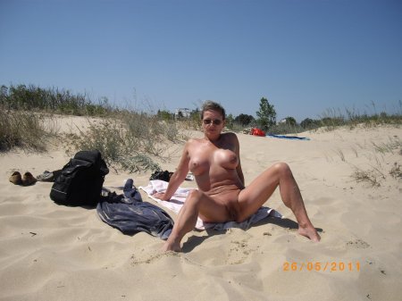 Голые зрелки на пляже