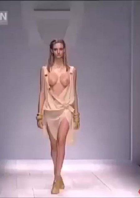 Эротический показ моделей