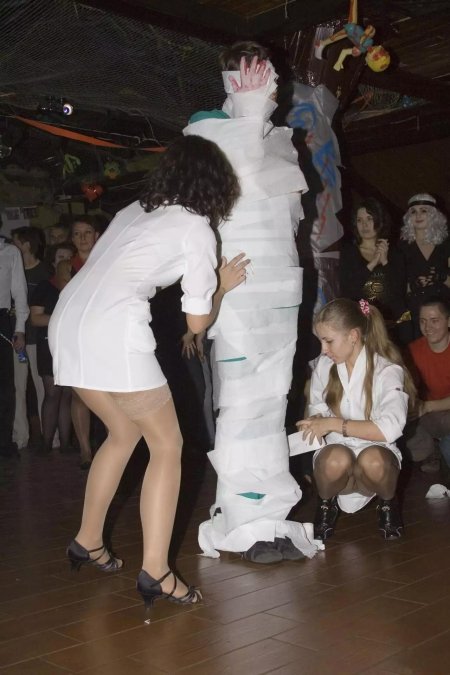 Медсестра в чулках