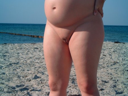 Голые беременные женщины на пляже