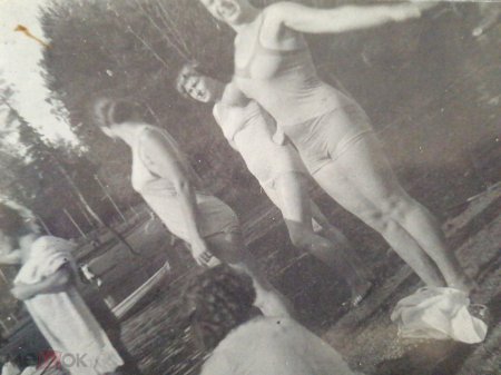 Женщины в купальниках