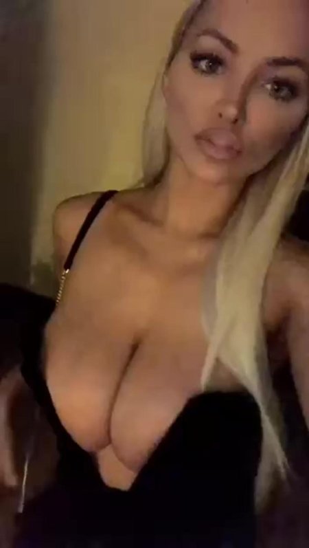 Линдси пелас большие груди