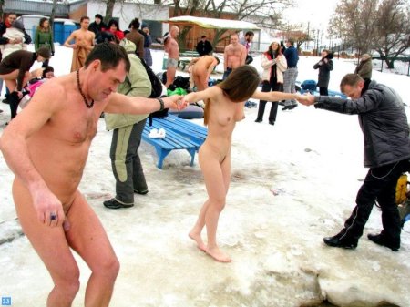 Купание нагишом на крещение