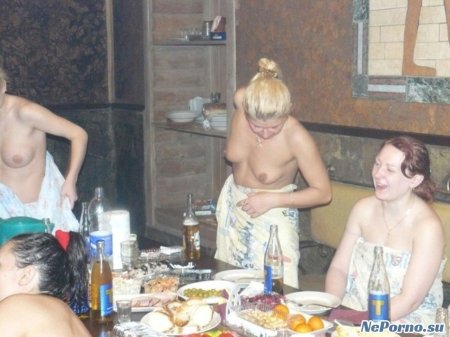 Пьяные девки в бане частное