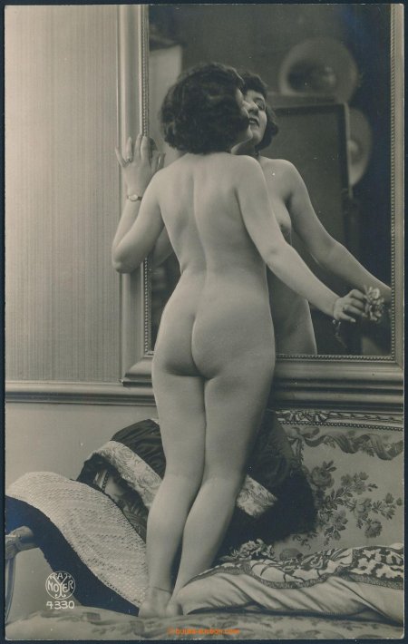 Голые женщины сзади ретро