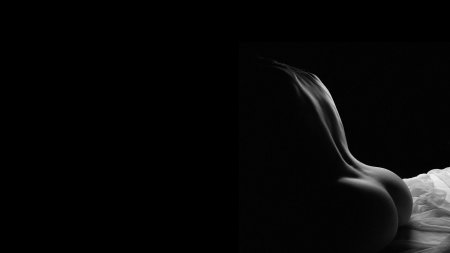 Силуэт голой девушки