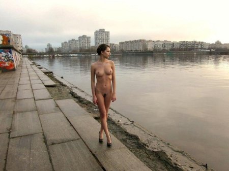 Фотосессия ню на набережной