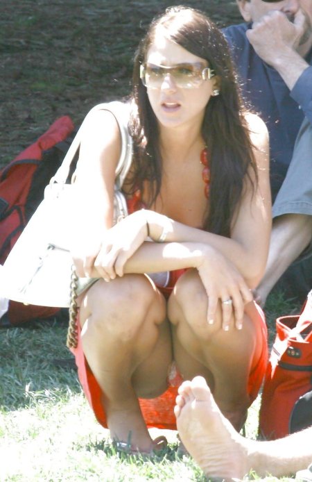 Вуайеризм под юбками в школе