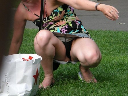 Случайно засветила трусики