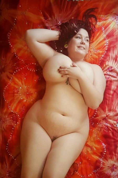 Красивая толстушка