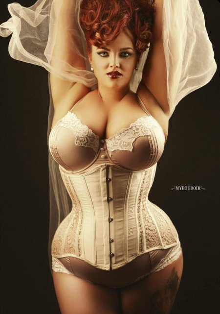 Пышные женщины в корсете