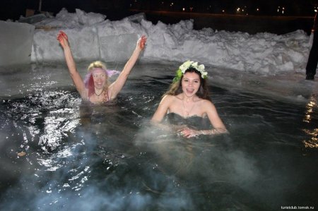 Крещенские купания голых женщин