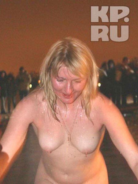 Крещенские купания голых женщин