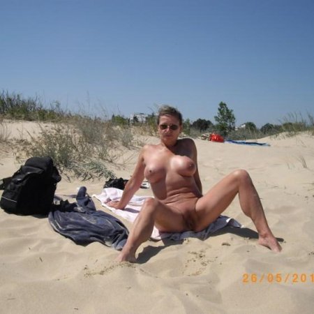 Голые зрелки на пляже