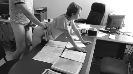 В офисе секс