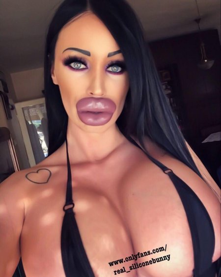 Красивые девушки с накаченными губами