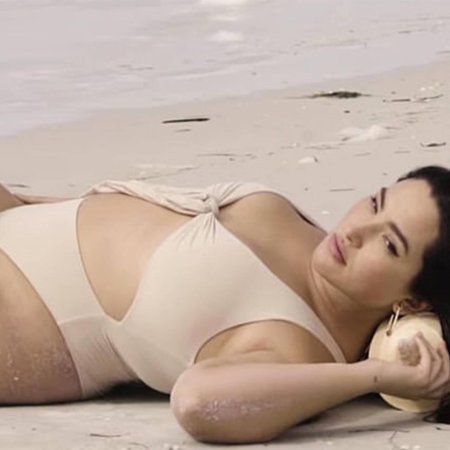 Юми ну модель плюс сайз в купальниках