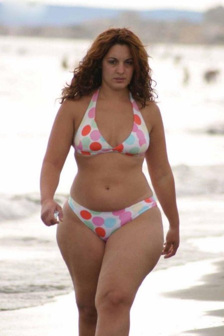 Женщина с широкими бедрами