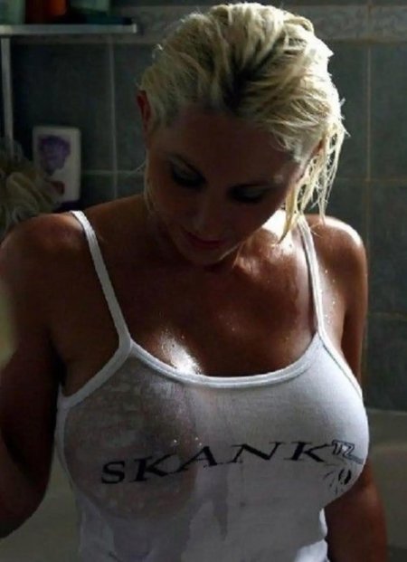 Девушки с большой грудью в мокрых майках