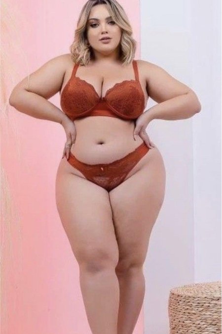Пышные женщины в нижнем белье