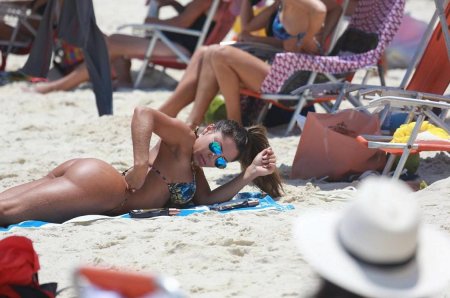 Пляжный топлесс