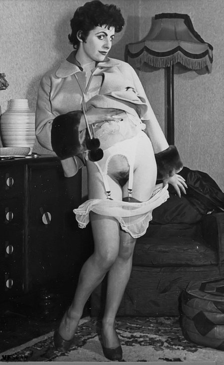 В чулках ретро