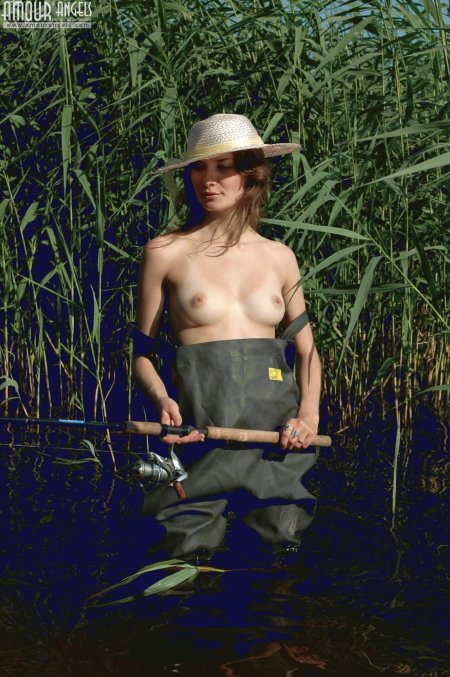 Девушка на рыбалке