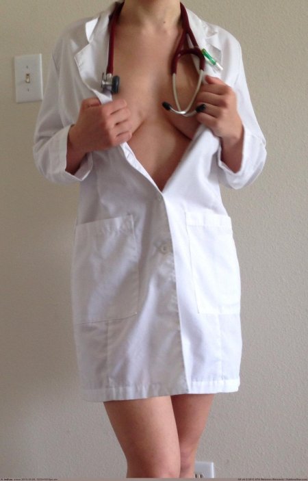 Грудь в медицинском халате