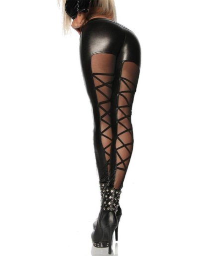 Девушка в колготках в сеточку