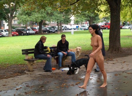 Голые эксгибиционистки