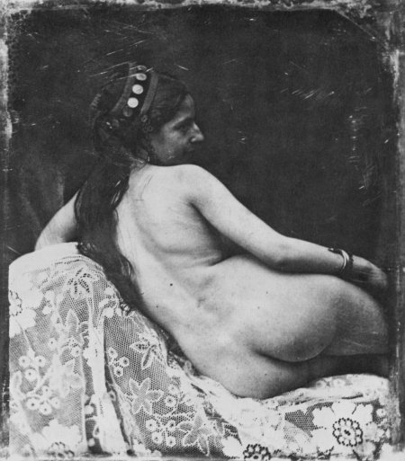 Самые первые снимки обнаженки