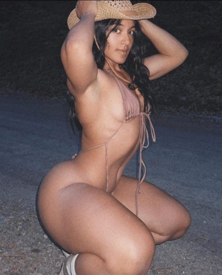 Девушка пышная