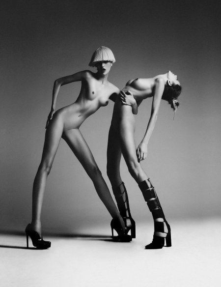 Эротические модели на съемках