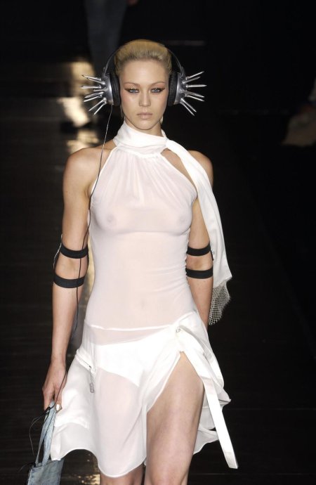 Модели засветили