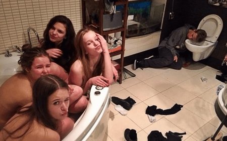 Девушка на вписке