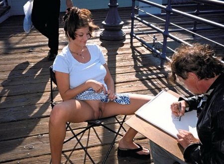 Девушка засветила трусы